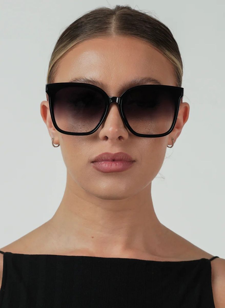 Otra Eyewear Betty Black/Smoke